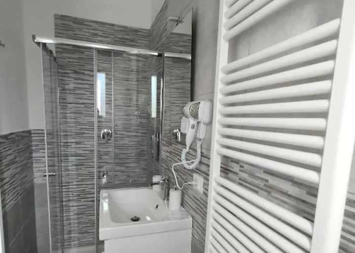 Maggiore בית הארחה 4*